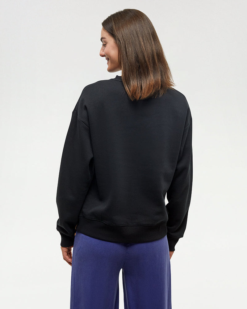 Black-Crew-Neck-Graphic-Sweatershirt