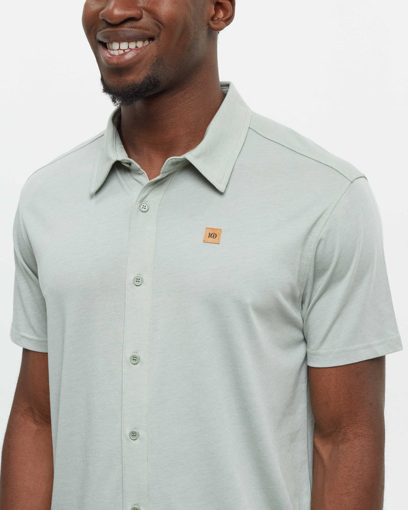 Green-Basic-Button-Up-Shortsleeve-Shirt