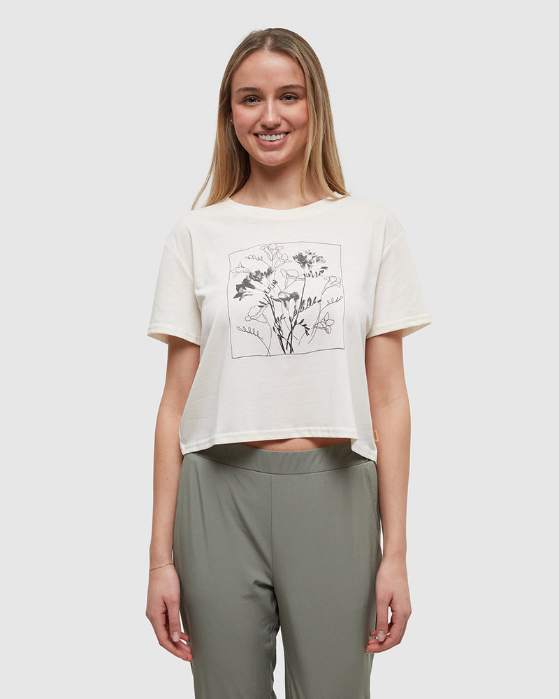 Oatmeal-Crew-Neck-Graphic-Cropped-Shortsleeve-T-Shirt